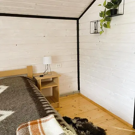 ксенія דירה דזמברוניה